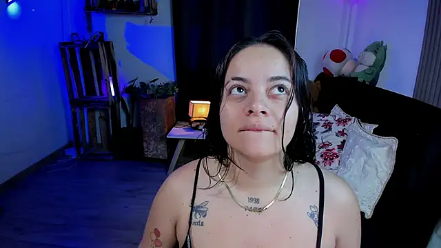 Snapshot of Cuttiealice chatting on January 2025 12:30:02 PM Cuttiealice online show from January 2025 12:30:02 PM