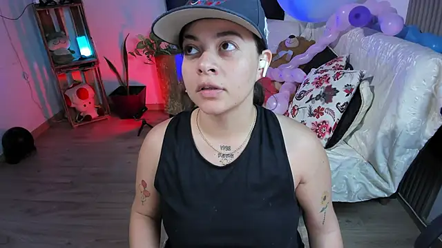 Snapshot of Cuttiealice chatting on January 2025 10:23:01 PM Cuttiealice online show from January 2025 10:23:01 PM