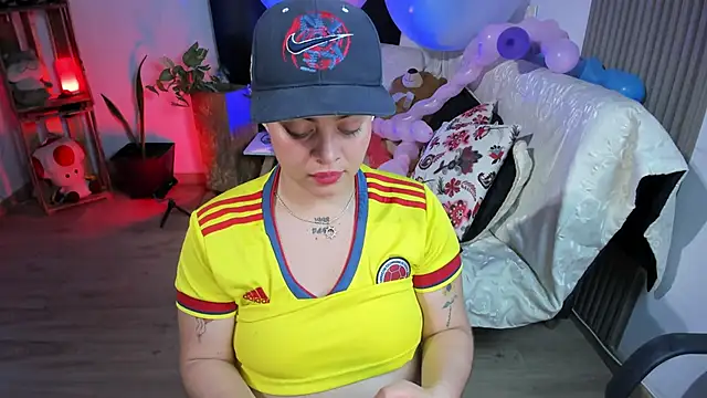 Snapshot of Cuttiealice chatting on January 2025 01:25:02 AM Cuttiealice online show from January 2025 01:25:02 AM