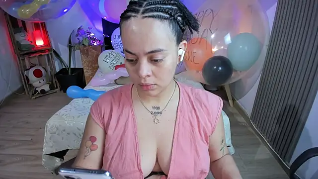 Snapshot of Cuttiealice chatting on January 2025 12:07:02 PM Cuttiealice online show from January 2025 12:07:02 PM