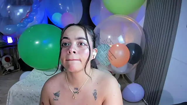 Snapshot of Cuttiealice chatting on January 2025 11:34:01 PM Cuttiealice online show from January 2025 11:34:01 PM