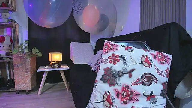 Snapshot of Cuttiealice chatting on February 2025 03:49:01 PM Cuttiealice online show from February 2025 03:49:01 PM