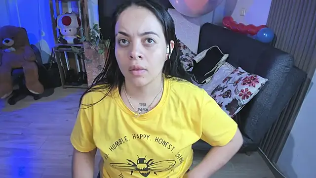 Snapshot of Cuttiealice chatting on February 2025 10:41:01 PM Cuttiealice online show from February 2025 10:41:01 PM