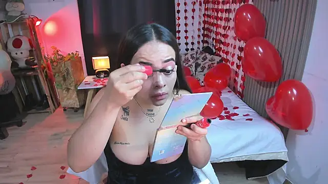 Snapshot of Cuttiealice chatting on February 2025 09:21:02 PM Cuttiealice online show from February 2025 09:21:02 PM