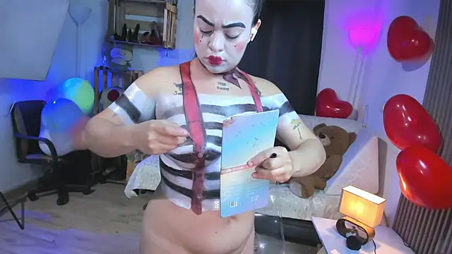 Snapshot of Cuttiealice chatting on February 2025 03:48:02 PM Cuttiealice online show from February 2025 03:48:02 PM