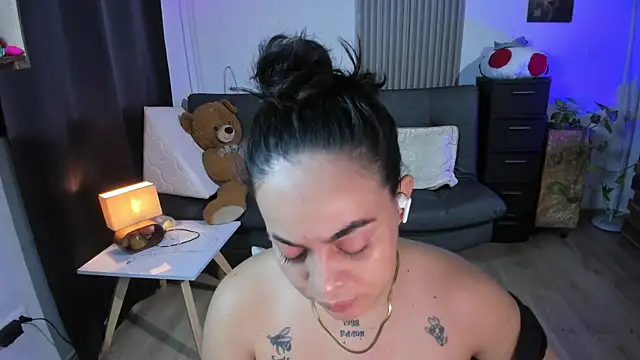 Snapshot of Cuttiealice chatting on March 2025 02:03:01 AM Cuttiealice online show from March 2025 02:03:01 AM