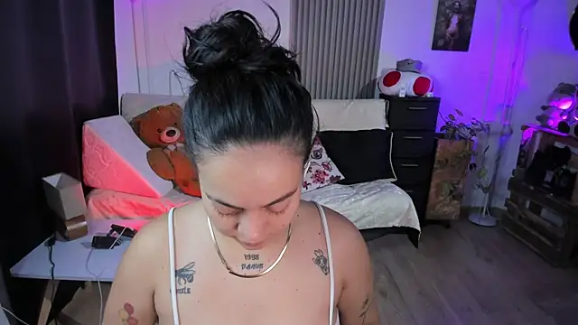 Snapshot of Cuttiealice chatting on March 2025 11:40:01 AM Cuttiealice online show from March 2025 11:40:01 AM