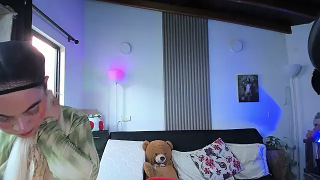 Snapshot of Cuttiealice chatting on March 2025 10:26:01 PM Cuttiealice online show from March 2025 10:26:01 PM