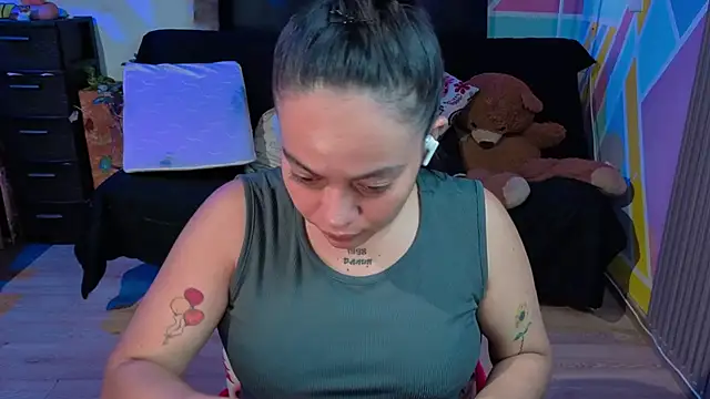 Snapshot of Cuttiealice chatting on September 2025 02:50:01 PM Cuttiealice online show from September 2025 02:50:01 PM