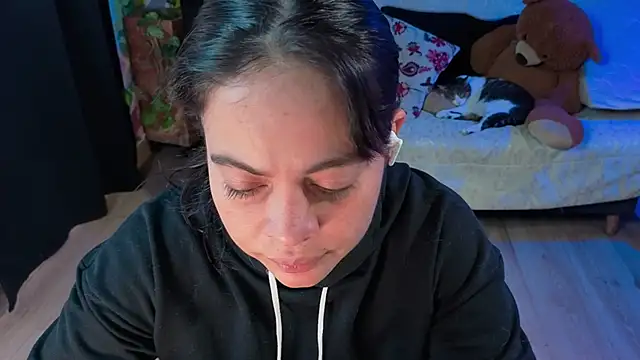 Snapshot of Cuttiealice chatting on September 2025 05:04:02 PM Cuttiealice online show from September 2025 05:04:02 PM