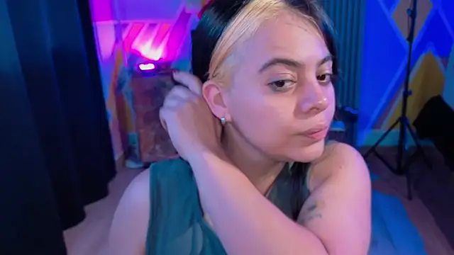 Snapshot of Cuttiealice chatting on October 2025 11:07:01 AM Cuttiealice online show from October 2025 11:07:01 AM