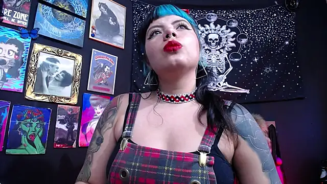 Snapshot of Yourmadame_P chatting on January 2025 09:43:01 PM Yourmadame P online show from January 2025 09:43:01 PM