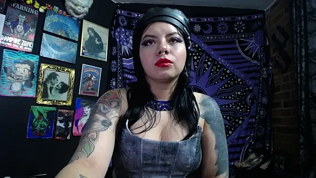 Snapshot of Yourmadame_P chatting on September 2025 12:34:01 AM Yourmadame P online show from September 2025 12:34:01 AM
