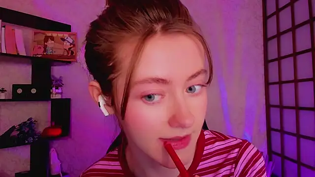 Snapshot of KateCuddle chatting on December 2024 02:10:01 AM KateCuddle online show from December 2024 02:10:01 AM