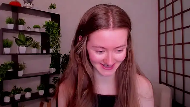 Snapshot of KateCuddle chatting on October 2025 03:04:02 AM KateCuddle online show from October 2025 03:04:02 AM