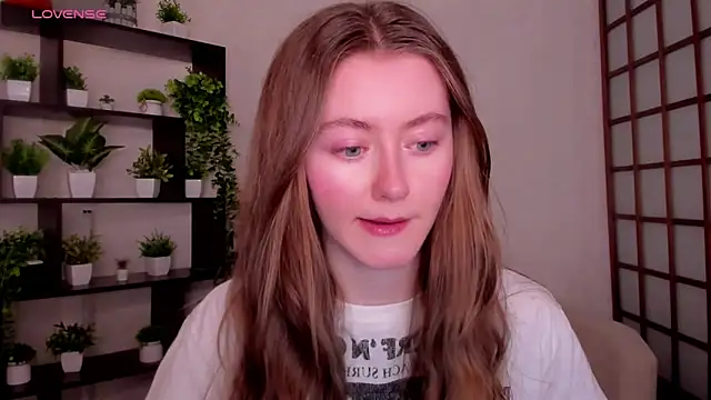 Snapshot of KateCuddle chatting on December 2025 02:27:01 AM KateCuddle online show from December 2025 02:27:01 AM