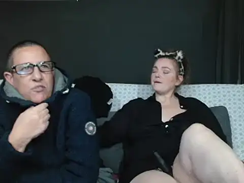 Snapshot of SherineDivine_et_Hoyden chatting on December 2024 08:10:02 PM SherineDivine et Hoyden online show from December 2024 08:10:02 PM