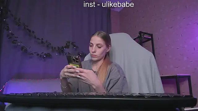 Snapshot of Anna_Fink chatting on January 2025 04:30:02 PM Anna Fink online show from January 2025 04:30:02 PM