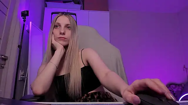 Snapshot of Anna_Fink chatting on March 2026 08:01:02 PM Anna Fink online show from March 2026 08:01:02 PM