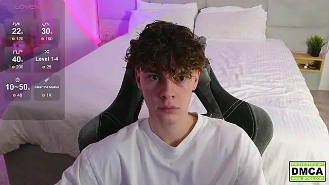 Snapshot of cute_thomas chatting on December 2024 08:33:01 PM cute thomas online show from December 2024 08:33:01 PM