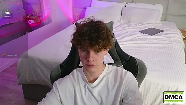 Snapshot of cute_thomas chatting on December 2024 01:03:01 AM cute thomas online show from December 2024 01:03:01 AM