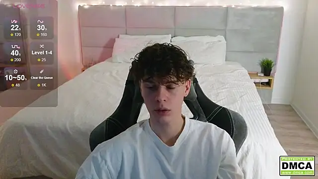 Snapshot of cute_thomas chatting on December 2024 05:15:02 PM cute thomas online show from December 2024 05:15:02 PM