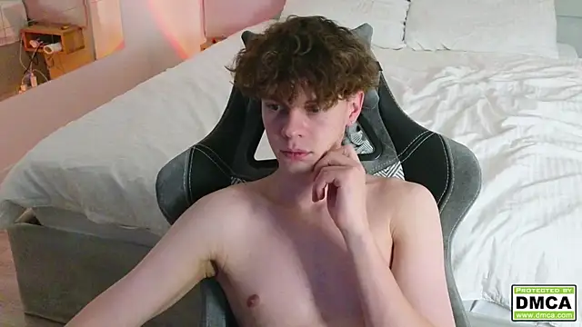 Snapshot of cute_thomas chatting on December 2024 06:27:02 PM cute thomas online show from December 2024 06:27:02 PM
