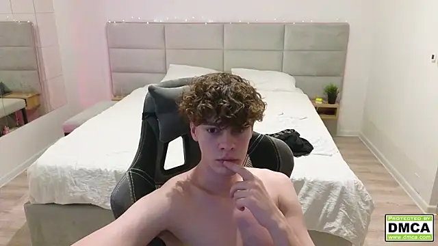 Snapshot of cute_thomas chatting on December 2024 11:02:02 PM cute thomas online show from December 2024 11:02:02 PM