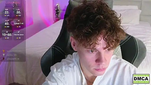 Snapshot of cute_thomas chatting on December 2024 11:33:02 PM cute thomas online show from December 2024 11:33:02 PM