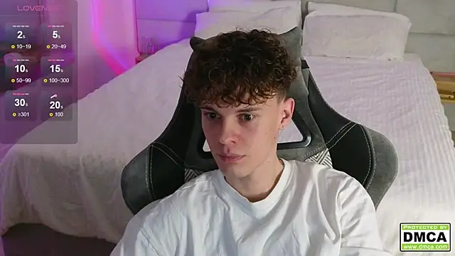 Snapshot of cute_thomas chatting on December 2024 08:07:01 PM cute thomas online show from December 2024 08:07:01 PM