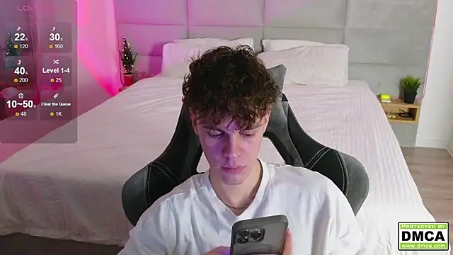 Snapshot of cute_thomas chatting on December 2024 07:33:01 PM cute thomas online show from December 2024 07:33:01 PM