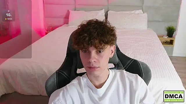 Snapshot of cute_thomas chatting on January 2025 06:45:02 PM cute thomas online show from January 2025 06:45:02 PM