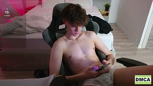 Snapshot of cute_thomas chatting on February 2025 03:30:02 AM cute thomas online show from February 2025 03:30:02 AM