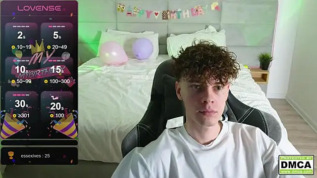 Snapshot of cute_thomas chatting on February 2025 06:55:02 PM cute thomas online show from February 2025 06:55:02 PM
