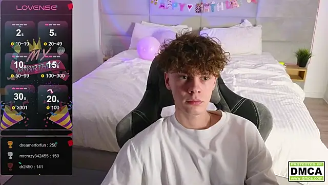 Snapshot of cute_thomas chatting on February 2025 01:03:01 AM cute thomas online show from February 2025 01:03:01 AM