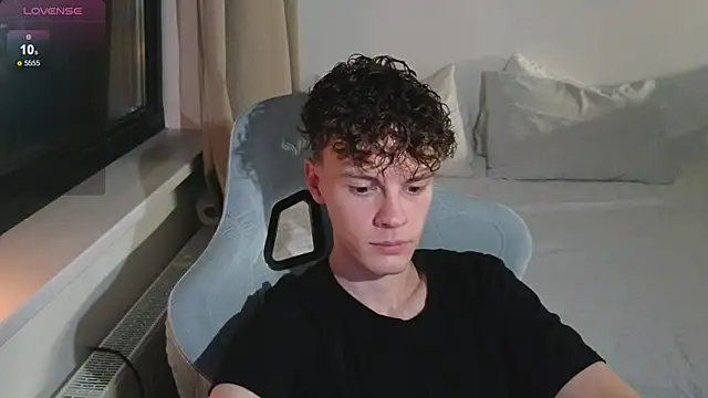 Snapshot of cute_thomas chatting on July 2026 08:22:02 PM cute thomas online show from July 2026 08:22:02 PM
