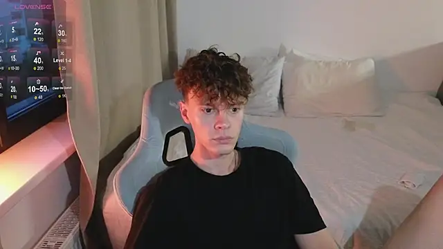 Snapshot of cute_thomas chatting on July 2026 06:21:02 PM cute thomas online show from July 2026 06:21:02 PM
