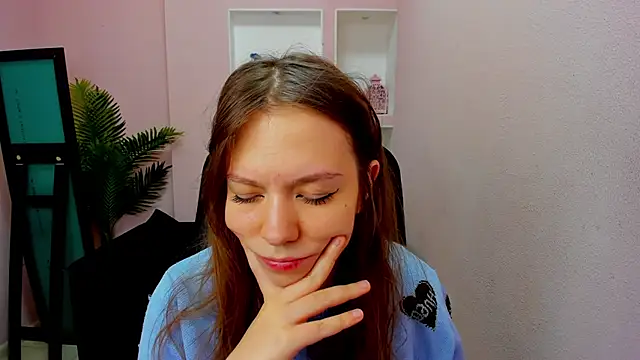 Persephoni online show from October 2025 10:36:01 AM