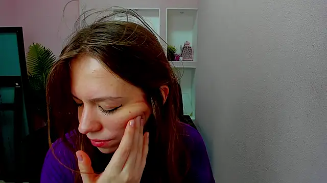 Persephoni online show from November 2025 08:42:01 PM