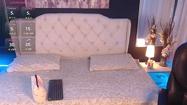 LiaVillalobos online show from November 2025 12:05:02 PM