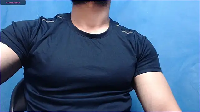 Snapshot of alex_blu chatting on October 2025 09:45:01 AM alex blu online show from October 2025 09:45:01 AM