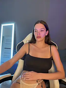 julia fly online show from June 2026 03:58:01 PM