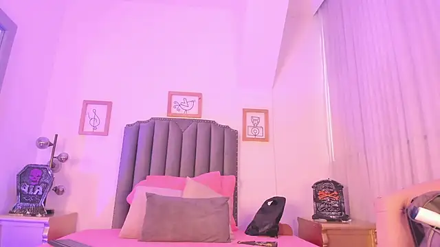 Snapshot of Vega___16 chatting on October 2025 11:44:01 AM Vega 16 online show from October 2025 11:44:01 AM