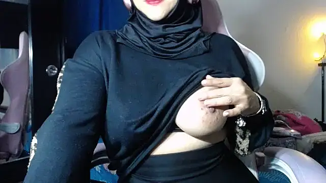 Snapshot of Jameela chatting on February 2025 01:56:01 AM Jameela online show from February 2025 01:56:01 AM