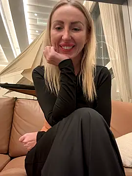 Snapshot of Allys chatting on November 2025 02:04:01 PM Allys online show from November 2025 02:04:01 PM