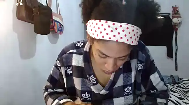 angelamarie1 online show from December 2024 02:01:02 PM