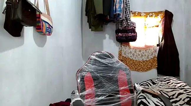 angelamarie1 online show from March 2025 01:23:02 PM