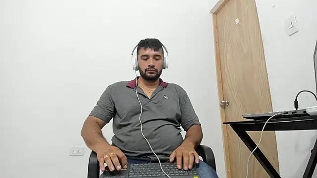 Snapshot of isearchcompany chatting on December 2025 05:31:01 PM isearchcompany online show from December 2025 05:31:01 PM