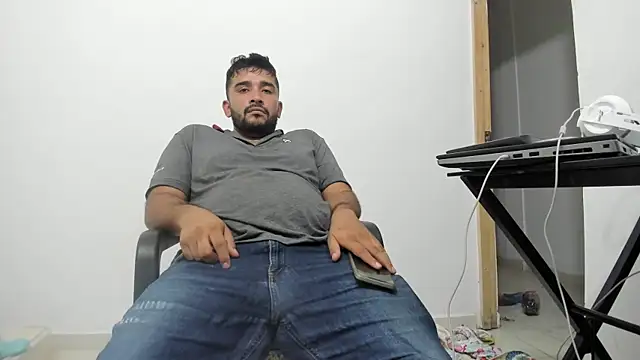 Snapshot of isearchcompany chatting on December 2025 05:37:01 AM isearchcompany online show from December 2025 05:37:01 AM