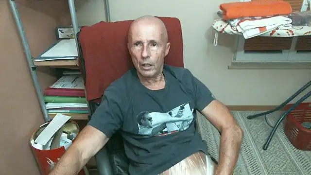 Snapshot of olibrius71 chatting on December 2025 07:23:02 PM olibrius71 online show from December 2025 07:23:02 PM